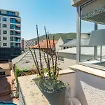 Bright Modern 2Bed1 Central Apartment With Pool