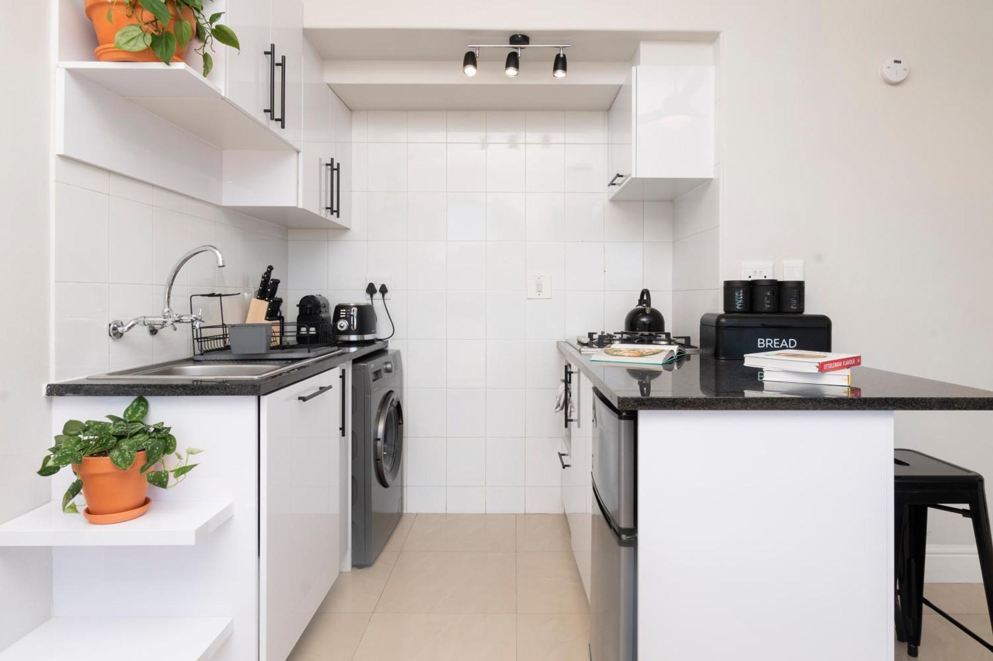 Bright Modern 2bed1 With Pool Apartment *