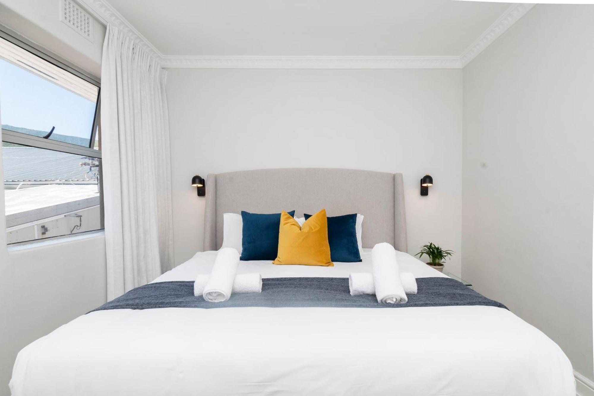 Apartment Bright Modern 2bed1 With Pool Cape Town
