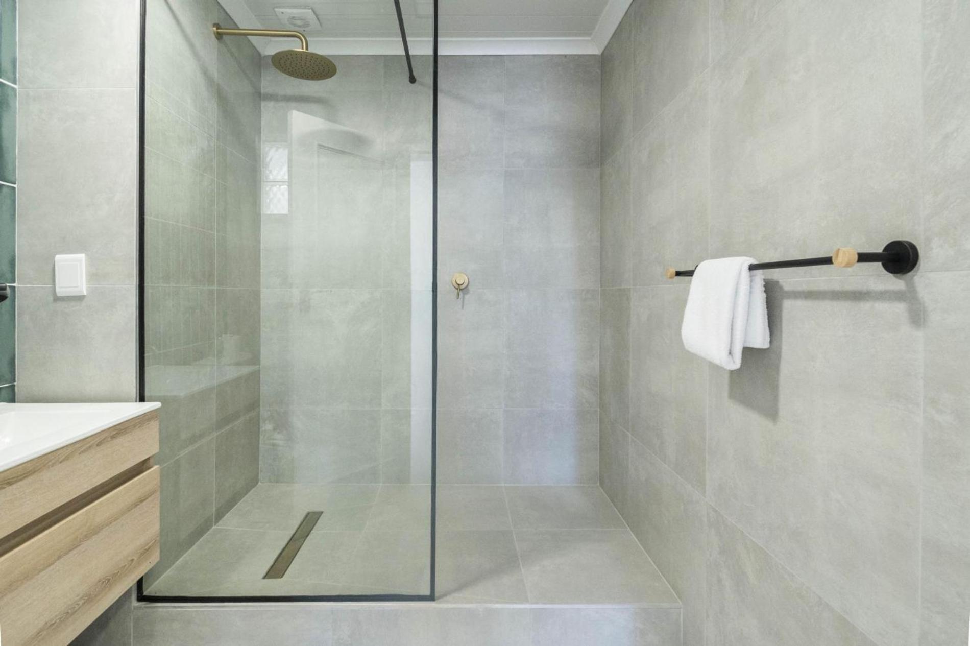 Apartment Bright Modern 2bed1 With Pool Cape Town