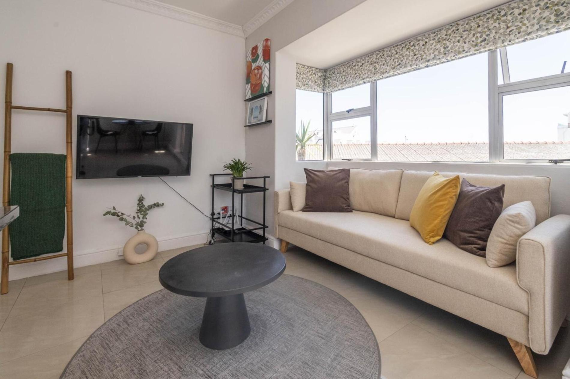 Bright Modern 2bed1 With Pool *