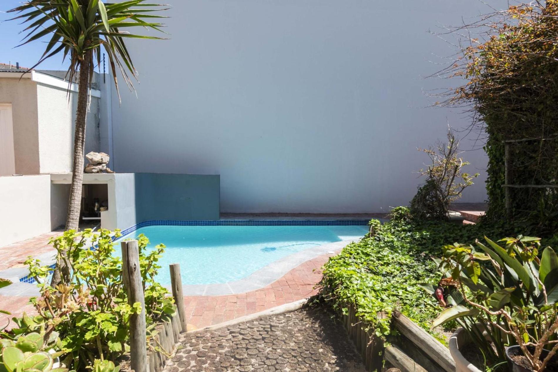 Apartment Bright Modern 2bed1 With Pool Cape Town
